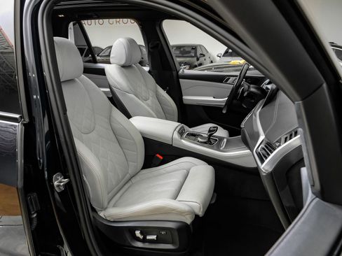 Used 2023 BMW X5 xDrive40i w/ M Sport Package image 38