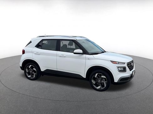 Used 2025 Hyundai Venue SEL image 2