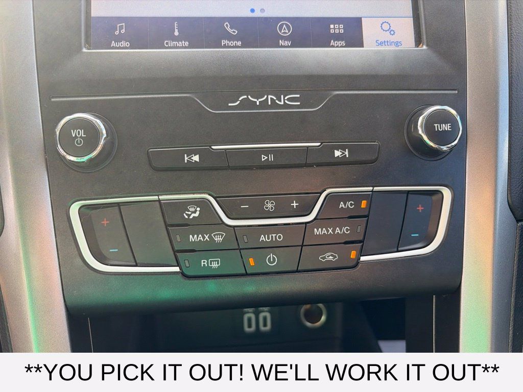 Used 2020 Ford Fusion SE FWD image 13