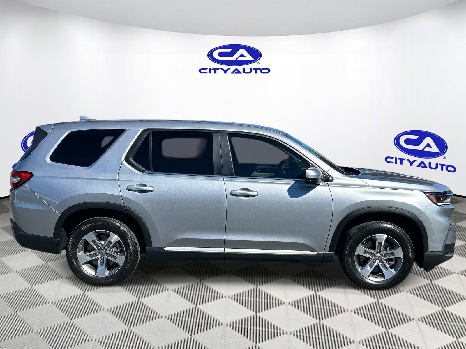 Used 2025 Honda Pilot EX-L image 2