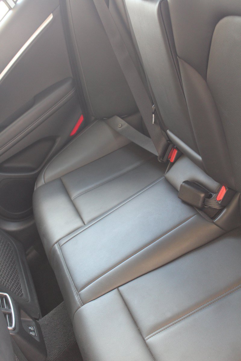 Used 2025 Genesis G70 2.5T RWD image 17