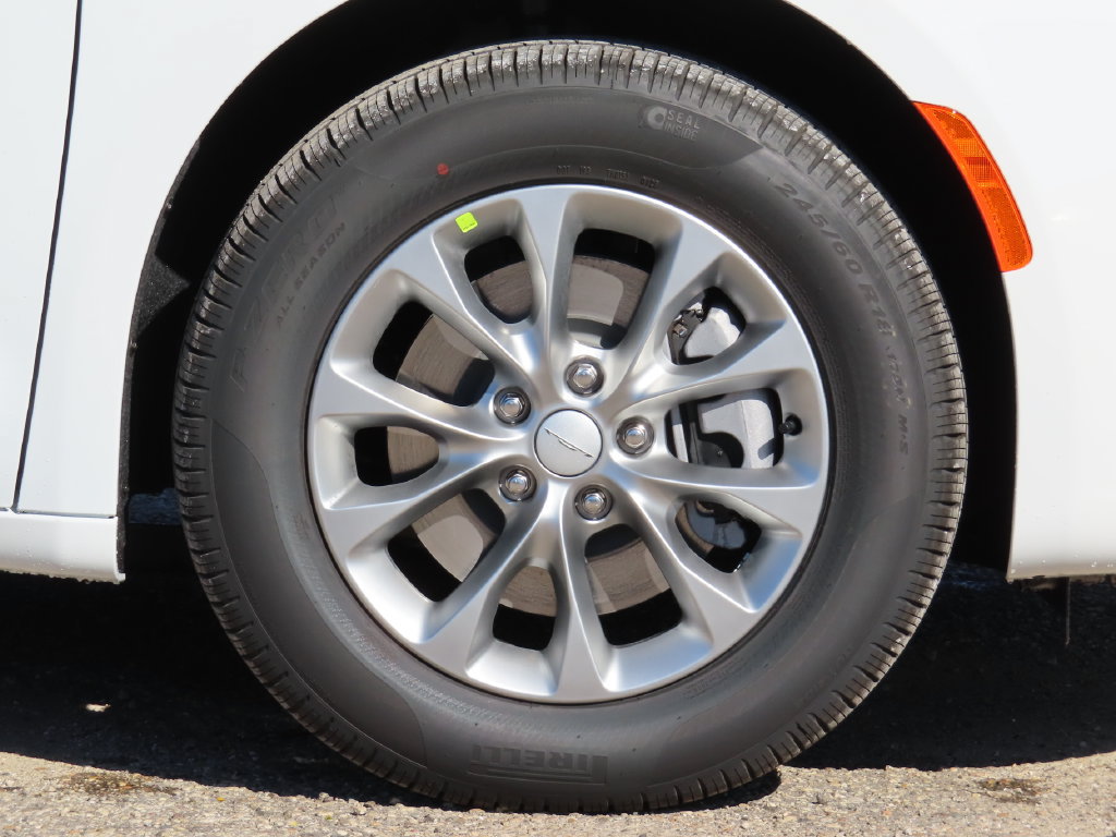 New 2027 Chrysler Pacifica Select AWD/4WD image 13