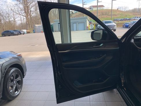 Used 2023 Jeep Grand Cherokee Limited AWD/4WD image 10
