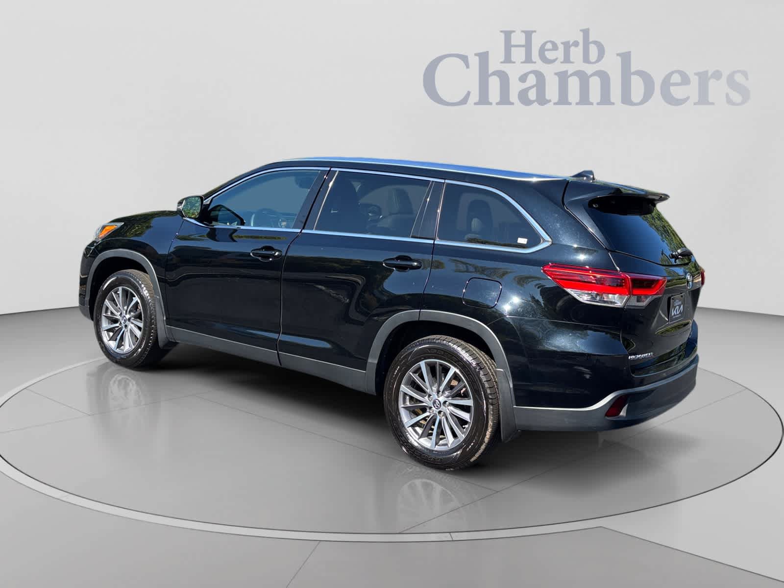 Used 2019 Toyota Highlander XLE AWD/4WD image 5
