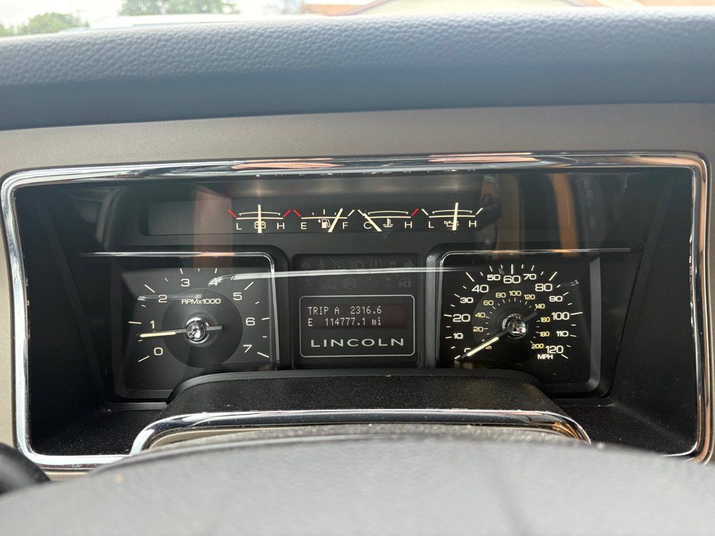 Used 2014 Lincoln Navigator L 4WD w/ Equipment Group 101A image 17