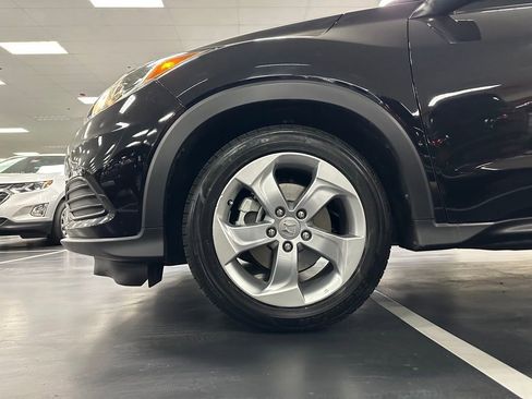 Used 2019 Honda HR-V LX image 12