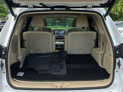 Used 2016 Toyota Highlander Limited AWD/4WD image 25