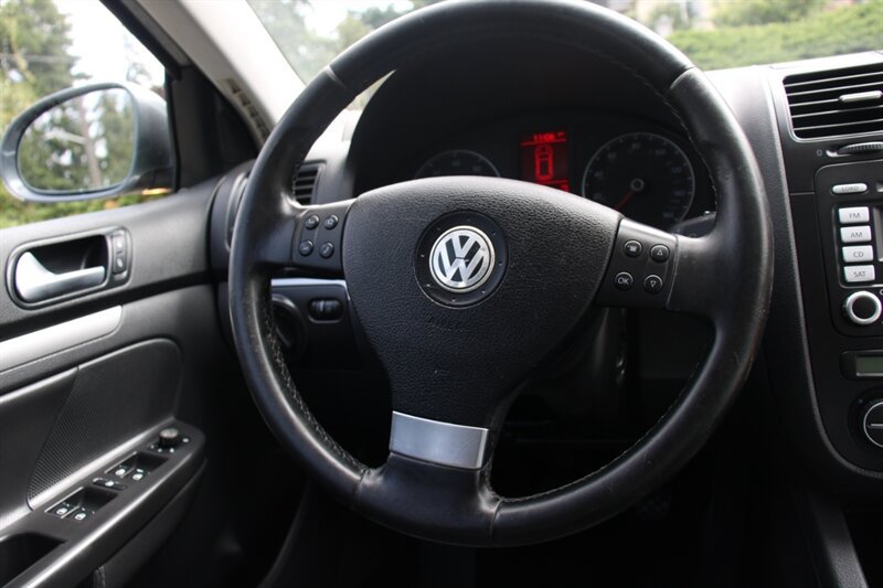 Used 2009 Volkswagen Jetta SEL FWD image 17