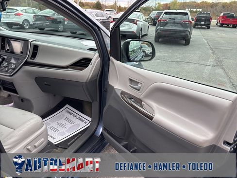 Used 2016 Toyota Sienna L image 48