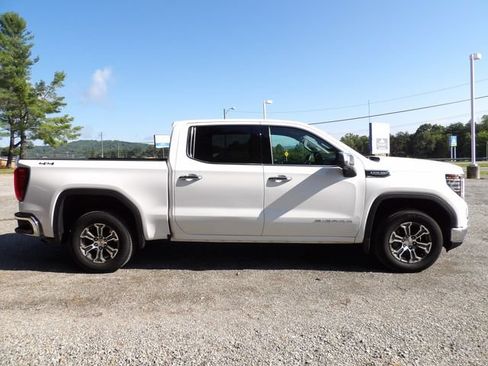 Used 2025 GMC Sierra 1500 SLT AWD/4WD image 6