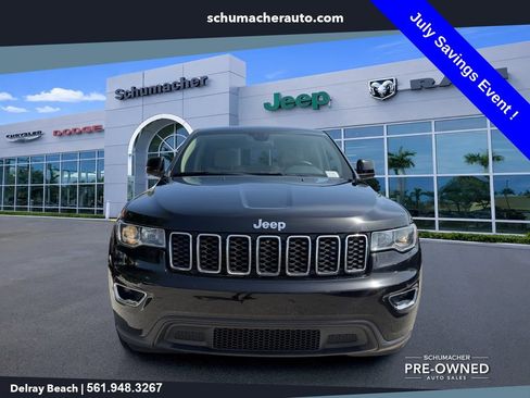 Used 2019 Jeep Grand Cherokee Laredo AWD/4WD image 2