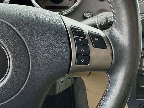 Used 2007 Pontiac Solstice Convertible w/ Premium Package RWD image 17