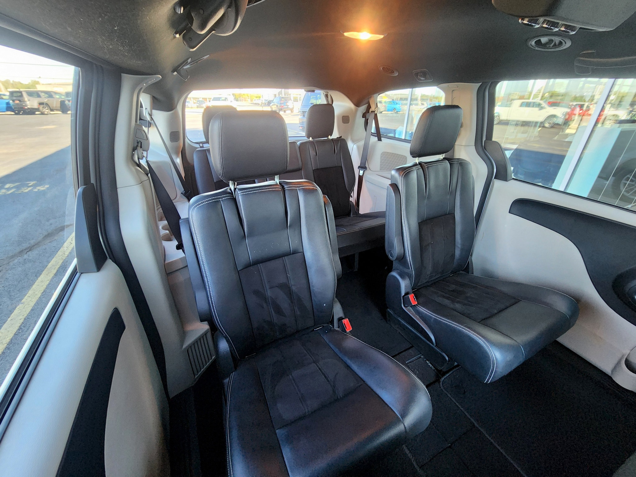 Used 2019 Dodge Grand Caravan SXT FWD image 34