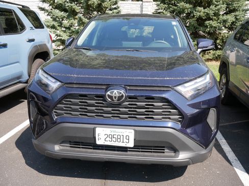 Used 2025 Toyota RAV4 XLE AWD/4WD image 2