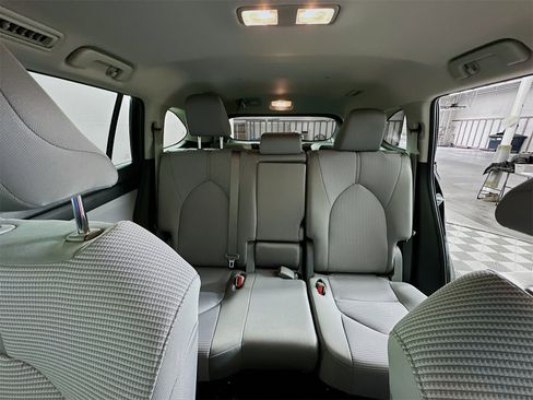 Certified 2023 Toyota Highlander L image 22