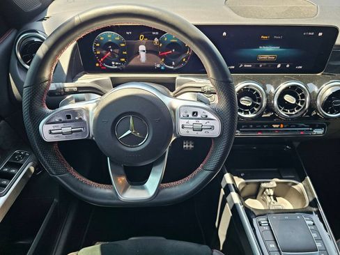 Used 2023 Mercedes-Benz GLB 250 image 18