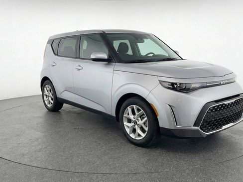 Used 2025 Kia Soul LX w/ LX Technology Package image 1