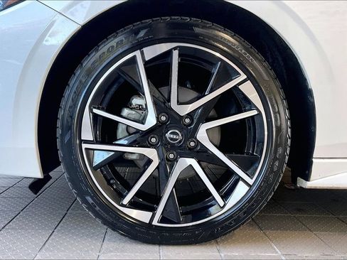 Used 2025 Nissan Sentra SR FWD image 31