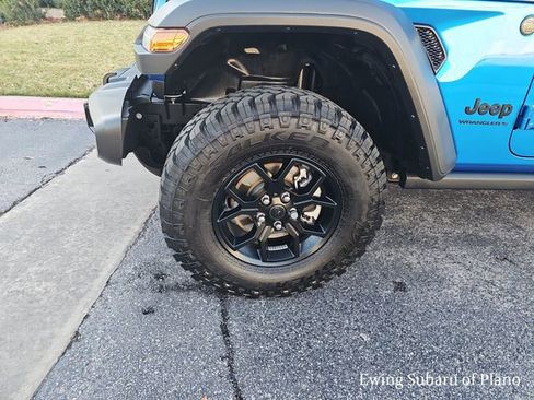 Used 2025 Jeep Wrangler Willys image 27