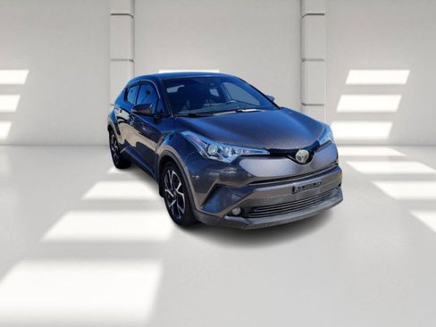 Used 2018 Toyota C-HR image 3