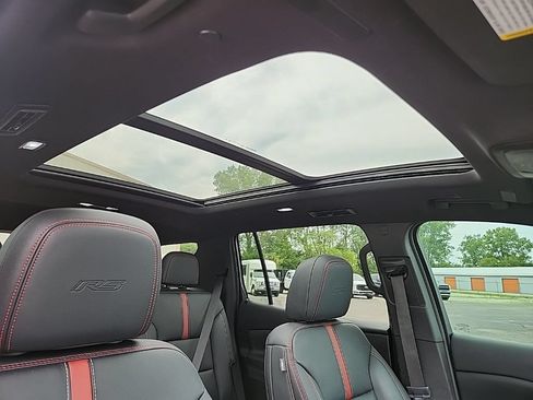 Used 2024 Chevrolet Traverse RS AWD/4WD image 41