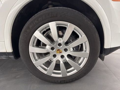 Used 2018 Porsche Cayenne Platinum Edition image 12