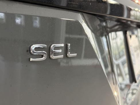 Used 2024 Volkswagen Atlas Peak Edition SEL AWD/4WD image 38