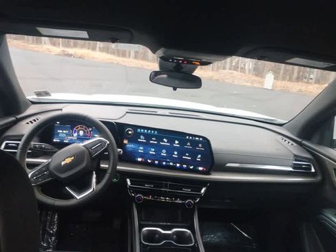 Used 2026 Chevrolet Traverse LT image 12