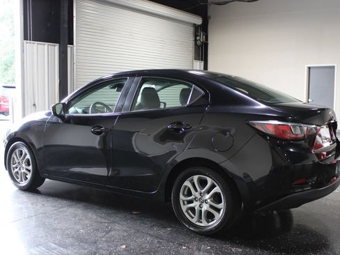 Used 2016 Scion iA FWD image 5