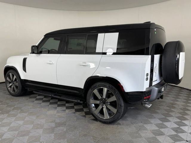 New 2026 Land Rover Defender 110 V8 AWD/4WD image 4