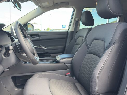 Used 2025 Nissan Pathfinder SV AWD/4WD image 14
