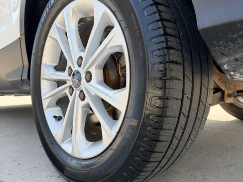 Used 2017 Ford Escape SE w/ Equipment Group 201A FWD image 10