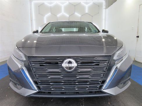 Used 2025 Nissan Altima 2.5 SV AWD/4WD image 3
