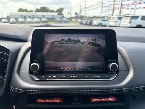 Used 2024 Nissan Rogue S FWD image 16