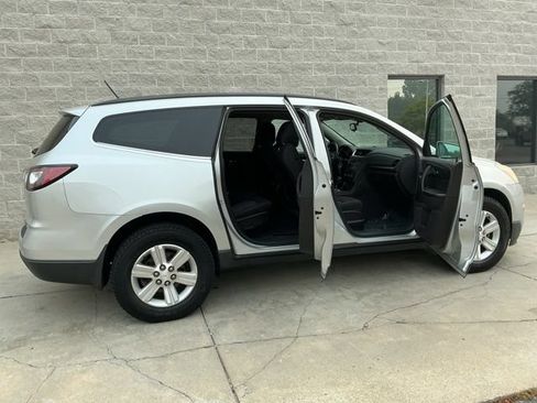 Used 2014 Chevrolet Traverse LT FWD image 15