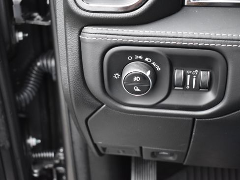 Used 2024 RAM 2500 Limited image 16