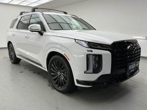 Used 2025 Hyundai Palisade Calligraphy image 3