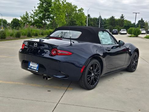 New 2026 MAZDA MX-5 Miata Club w/ Weather Package RWD image 8