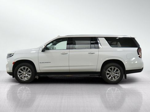 Used 2024 Chevrolet Suburban Premier AWD/4WD image 2