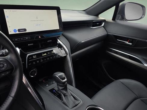 Used 2024 Toyota Venza XLE image 23