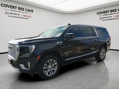Certified 2023 GMC Yukon XL Denali image 3