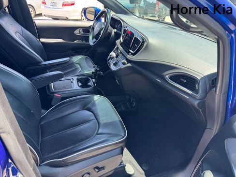 Used 2019 Chrysler Pacifica Limited w/ Advanced Safetytec Group FWD image 25