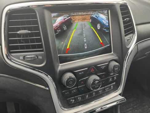 Used 2018 Jeep Grand Cherokee Limited image 19