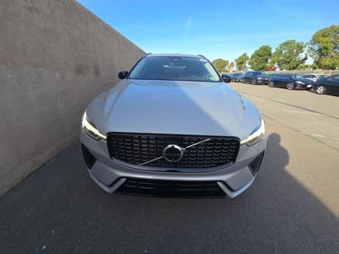Certified 2025 Volvo XC60 B5 Plus image 2