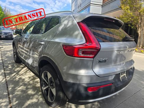 Used 2025 Volvo XC40 B5 Plus image 7