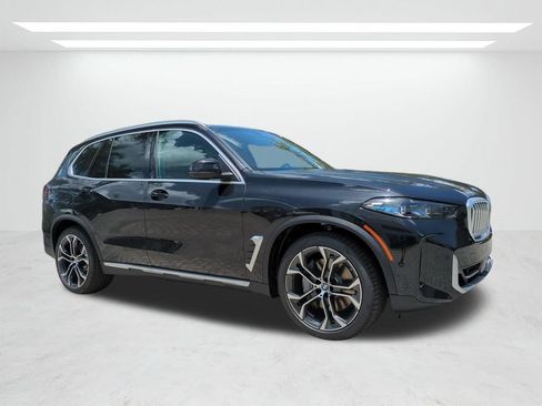 New 2026 BMW X5 xDrive50e w/ Climate Comfort Package AWD/4WD image 2
