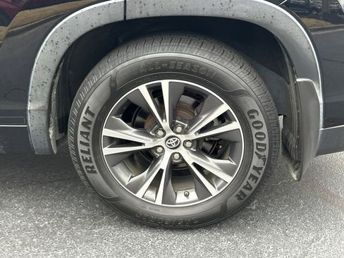 Used 2016 Toyota Highlander XLE image 18