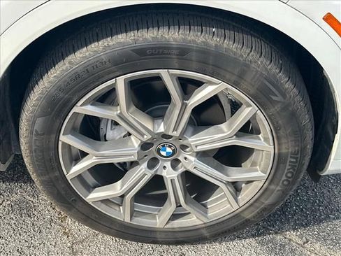 Used 2021 BMW X7 xDrive40i w/ Cold Weather Package AWD/4WD image 14