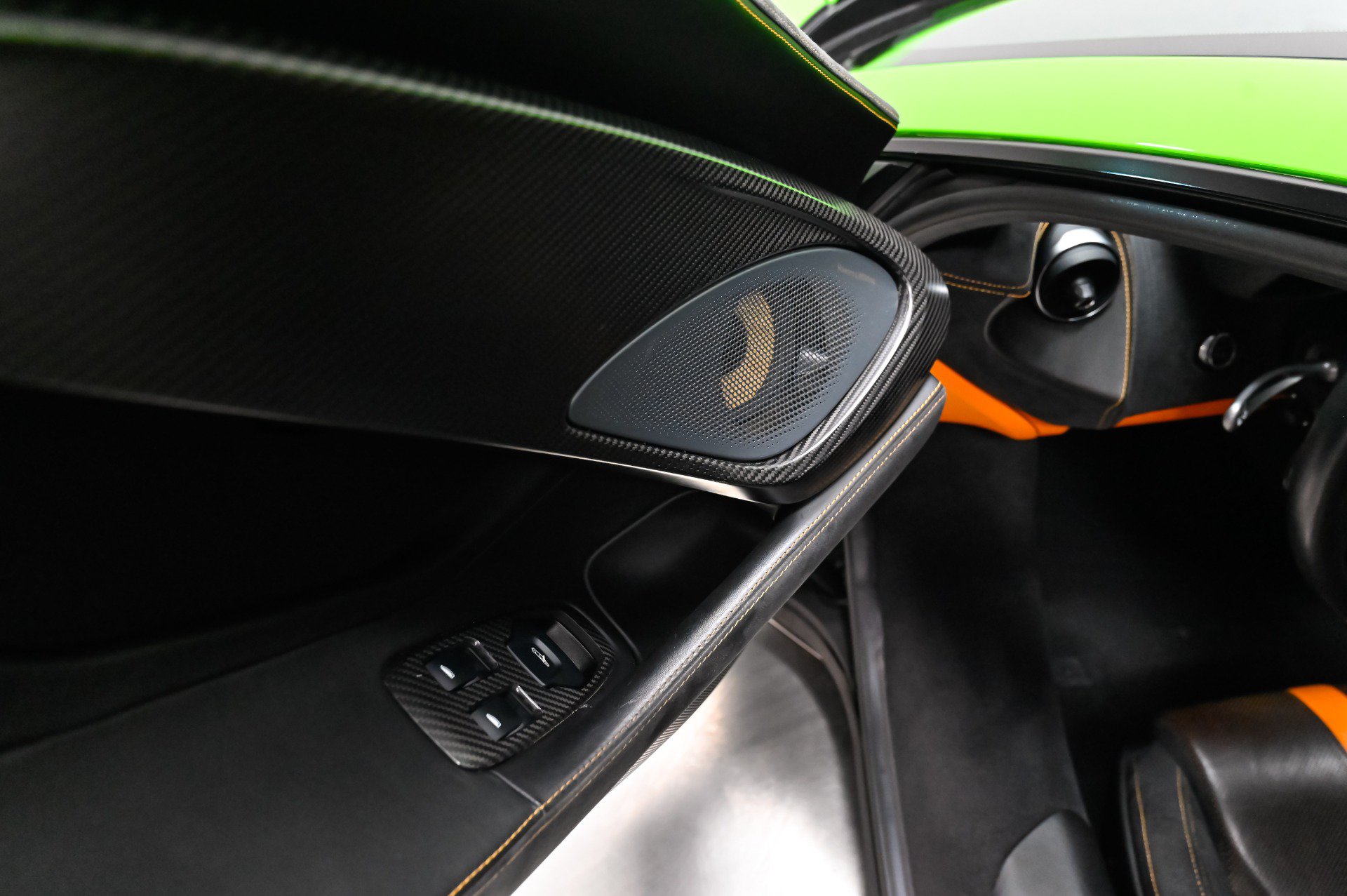 Used 2016 McLaren 570S Coupe RWD image 40