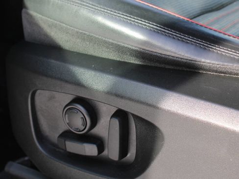 Used 2018 Land Rover Discovery Sport HSE image 34